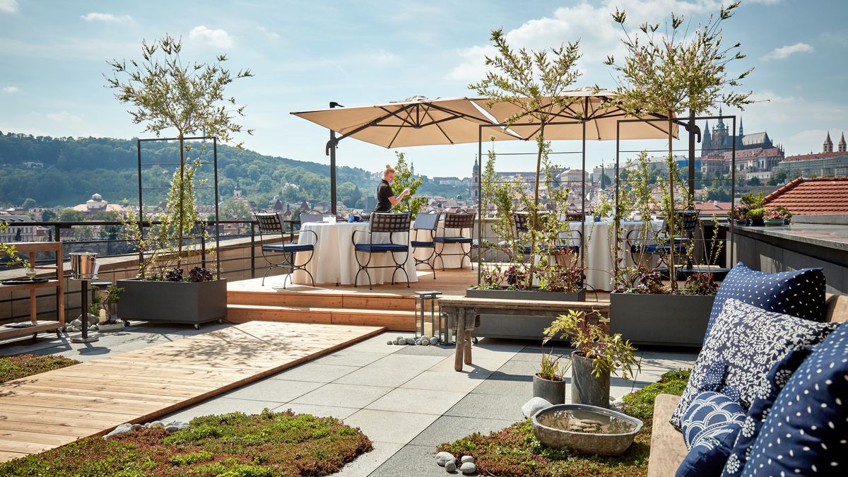 Za slavné pražské hotely dala skupina PPF téměř jedenáct miliard korun